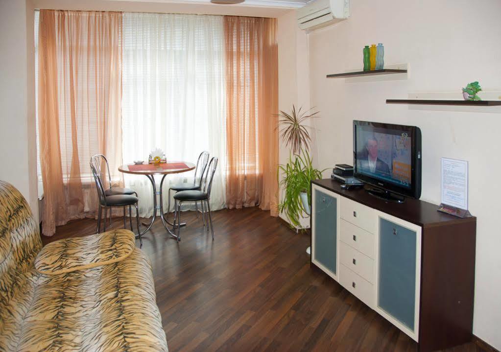 Home Hotel Apartments On Zoloti Vorota Kiev Eksteriør bilde